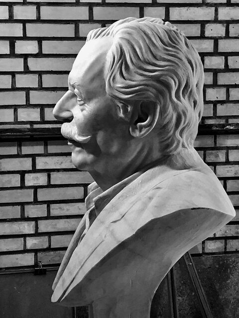 سردیس «جمشید مشایخی» پس از اصلاح (+عکس) سردیس «جمشید مشایخی» پس از اصلاح (+عکس)