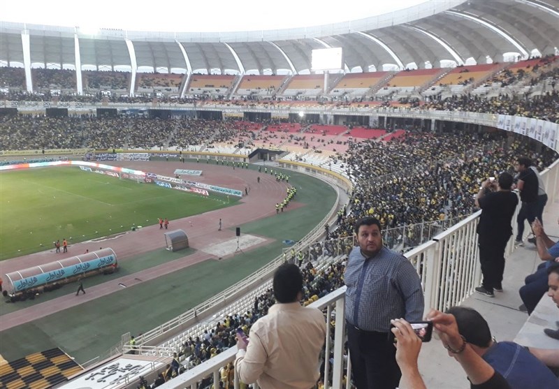 حواشی دیدار سپاهان و پرسپولیس/ ضرب و شتم و فحاشی هواداران در ورزشگاه حواشی دیدار سپاهان و پرسپولیس/ ضرب و شتم و فحاشی هواداران در ورزشگاه