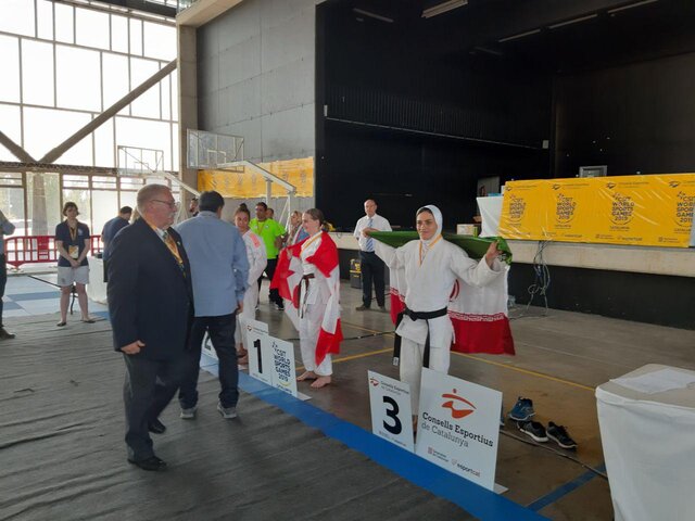 حاشیه های بازی های جهانی کارگری؛ دست ندادن دختر جودوکار ایرانی و قهرکردن مسئول مسابقات!