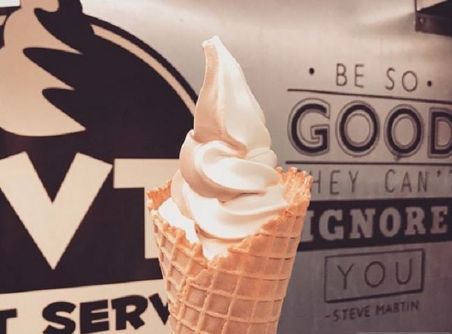 تابلویی علیه سوءاستفاده اینفلوئنسرها (+عکس) تابلویی علیه سوءاستفاده اینفلوئنسرها (+عکس)