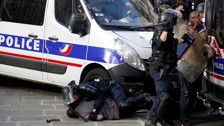 خشونت در پاریس؛ جلیقه&zwnj;سیاه&zwnj;ها&zwnj; پانتئون را اشغال کردند (+عکس)