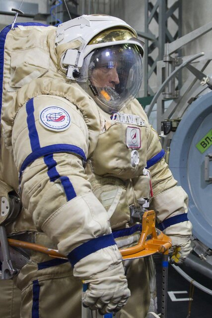 فرمانده ناو سایوز-۱۵ آماده راهپیمایی فضایی شد