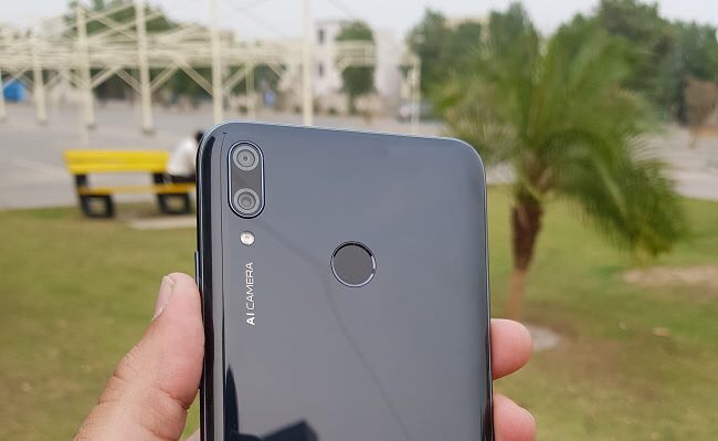 این یک گوشی جان سخت است