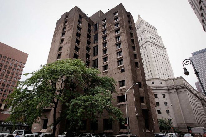 اخراج سه مامور زندان در پی مرگ میلیاردر آمریکایی اخراج سه مامور زندان در پی مرگ میلیاردر آمریکایی