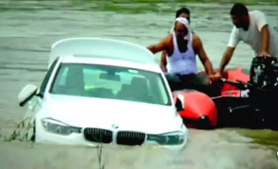 پرت کردن «بیامو» به رودخانه برای لجبازی با پدر (+عکس) پرت کردن «بیامو» به رودخانه برای لجبازی با پدر (+عکس)