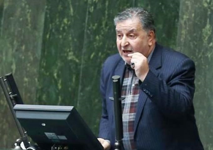 عضو فراکسیون ولایی مجلس: تا پایان مجلس دهم بحث تغییر قانون اساسی مطرح نخواهد شد