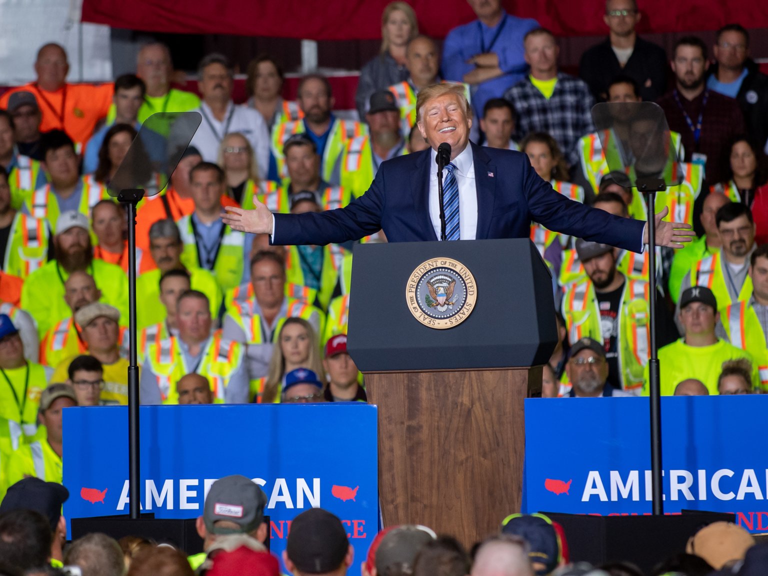 در سخنرانی ترامپ شرکت کنید یا از حقوق خود صرف نظر کنید در سخنرانی ترامپ شرکت کنید یا از حقوق خود صرف نظر کنید