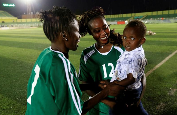 آغاز کار اولین لیگ فوتبال زنان در سودان (+عکس) آغاز کار اولین لیگ فوتبال زنان در سودان (+عکس)