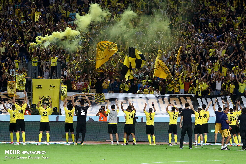 اشک سرخ، لبخند آبی و جت زرد اصفهان! اشک سرخ، لبخند آبی و جت زرد اصفهان!