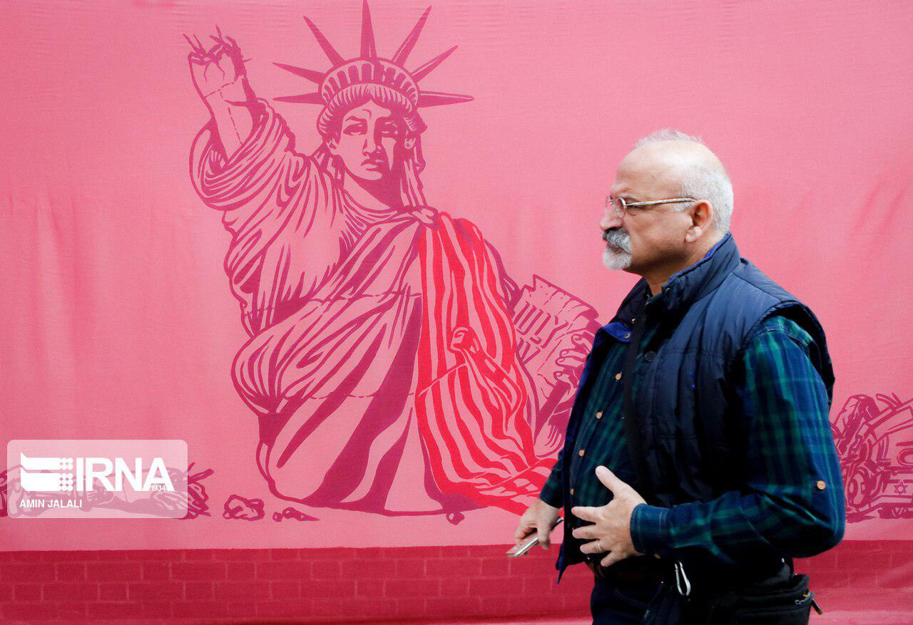 رونمایی از دیوارنگاره&zwnj;های سفارت سابق آمریکا (+عکس)