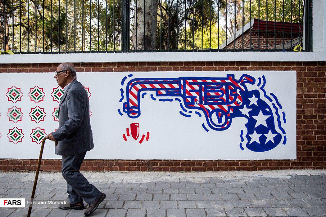 رونمایی از دیوارنگاره&zwnj;های سفارت سابق آمریکا (+عکس)