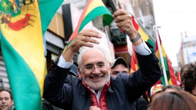 مورالس به مکزیک پناهنده می شود