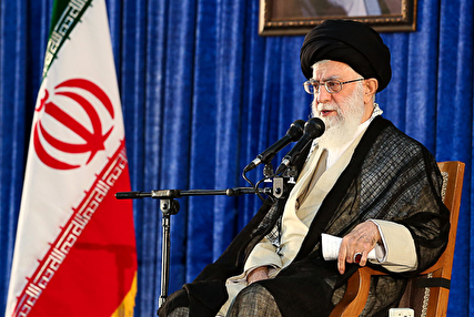 مقام معظم رهبری: از طرح سران سه قوه در مورد بنزین حمایت می&zwnj;کنم/ مردم از تخریب گران فاصله بگیرند