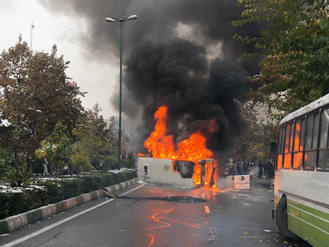 آمار اعتراضات: 1000 بازداشتی / تجمع در 100 نقطه کشور/ حمله به 100 بانک و 57 فروشگاه بزرگ