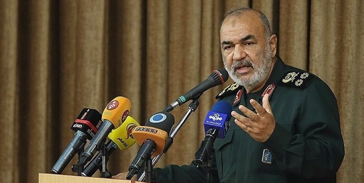 فرمانده سپاه: روزی که ملت به میدان آمد، غربگراها در حال تئوری&zwnj;سازی تسلیم در برابر دشمن بودند