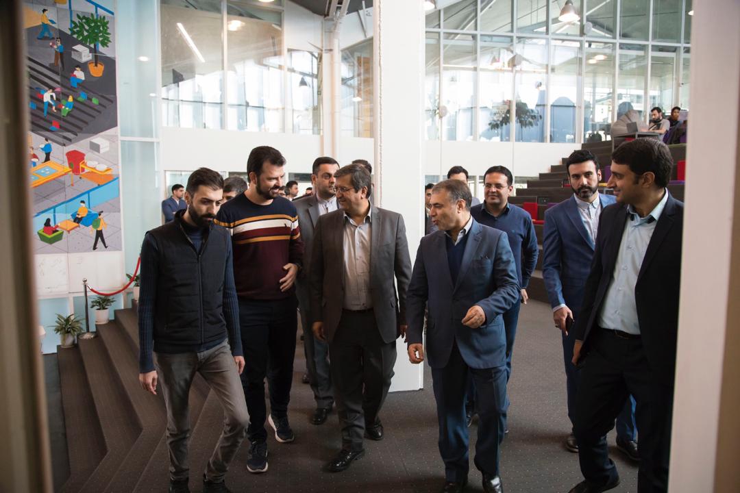 بازدید رییس کل بانک مرکزی از علی&zwnj;بابا