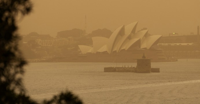 سیدنی غرق دود