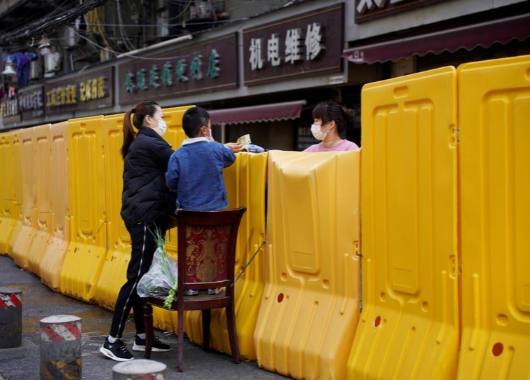 /خرید و فروش مواد غذایی از روی دیوارهای پلاستیکی دیوار پلاستیکی برای قرنطینه بهتر در ووهان