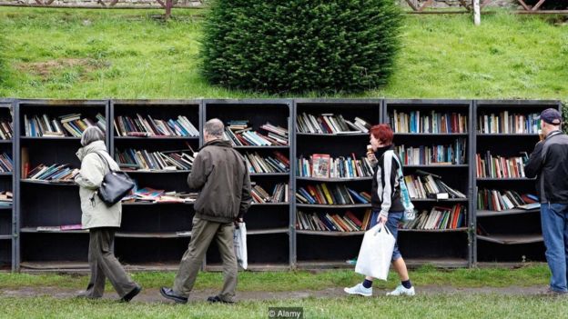 کتاب&zwnj;فروشی&zwnj;ها 