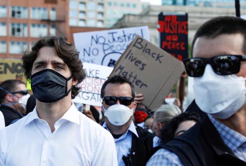 حضور ترودو در تظاهرات ضدنژپژادپرستی/ تبعیض پلیس کانادا علیه بومیان پایان یابد ترودو تبعیض پلیس کانادا