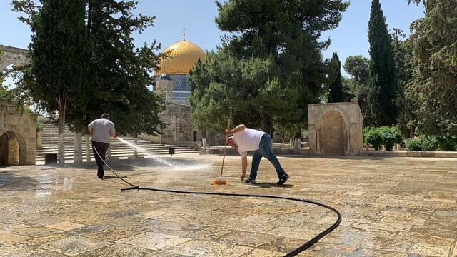 باز شدن درهای مسجد الاقصی از یکشنبه به روی نمازگزاران شستن صحن مسجد الاقصی 2