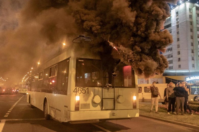 ادامه سرکوب اعتراضات بلاروس/ فرار رهبر معترضان به لیتوانی/ قطع اینترنت ادامه سرکوب اعتراضات