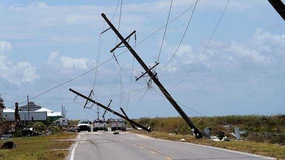 فرستادن «رادار» بهدرون طوفان لورا؛ امید دانشمندان به کشف اسرار گردبادها فرستادن «رادار» بهدرون طوفان لورا؛ امید دانشمندان به کشف اسرار گردبادها