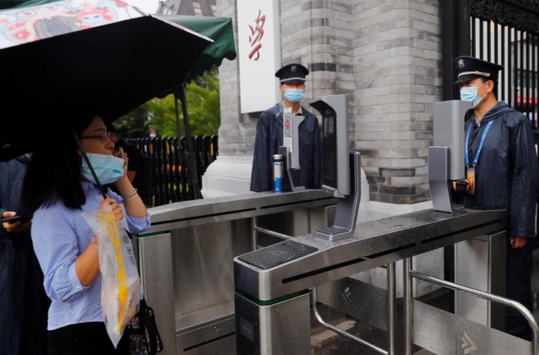 شرط جدید بازگشایی دانشگاه در چین: رزرو زمان حمام و استفاده از دستگاه&zwnj; تشخیص چهره