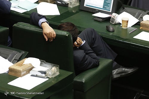 یک لحظه به سرپرست خانواده&zwnj;ای فکر کنید که سه ماه است حقوق نگرفته است!