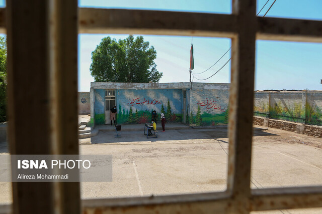 معلم جوان اهوازی، سر خط خبرها (+عکس) معلم جوان اهوازی، سر خط خبرها (+عکس)