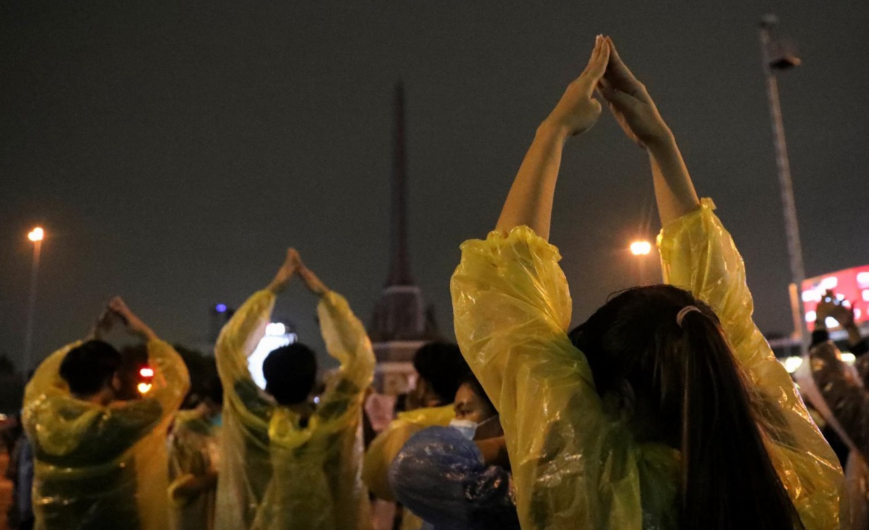 زبان جدید تظاهرات تایلند: اشتاه دستها دستها زبان جدید اعتراضات در تایلند