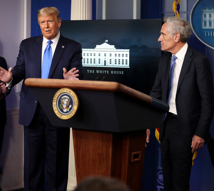 ترامپ: دیدن صحنه پرت کردن خبرنگاران مثل بستههای ذرت بوداده واقعا زیباست(+فیلم) ترامپ: دیدن صحنه پرت کردن خبرنگاران مثل بستههای ذرت بوداده واقعا زیباست(+فیلم)