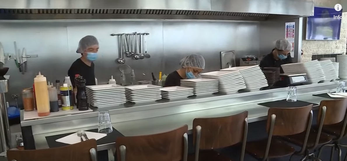 کرونا در فرانسه/ عبور مبتلایان از مرز 500 هزار نفر/ اعتراض به تعطیلی رستورانها در مارسی یک رستوران در مارسی فرانسه