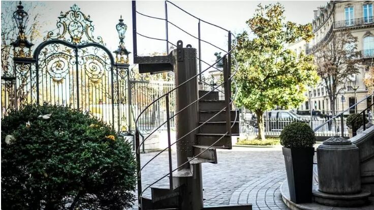 پلکان &laquo;ایفل&raquo; به حراج گذاشته شد