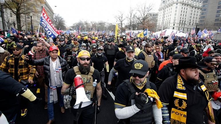 دست&zwnj;کم ۲۳ بازداشتی و ۴ زخمی حاصل درگیری&zwnj;های خشونت بار طرفداران ترامپ در واشنگتن