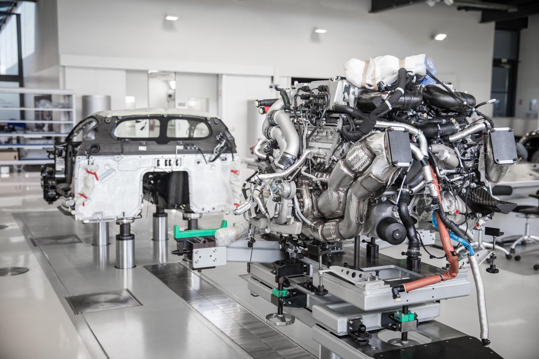 بوگاتی شیرون چگونه تولید می شود؛ ترکیب هنر و مهندسی در یک بوگاتی شیرون چگونه تولید می شود؛ ترکیب هنر و مهندسی در یک