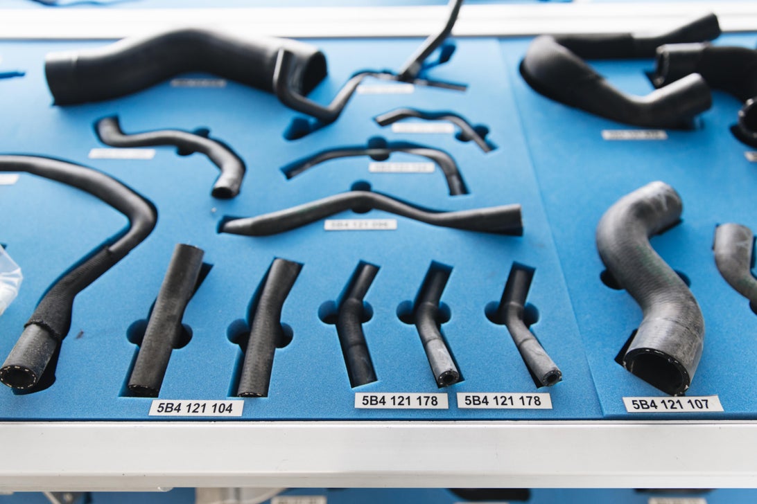 بوگاتی شیرون چگونه تولید می شود؛ ترکیب هنر و مهندسی در یک بوگاتی شیرون چگونه تولید می شود؛ ترکیب هنر و مهندسی در یک