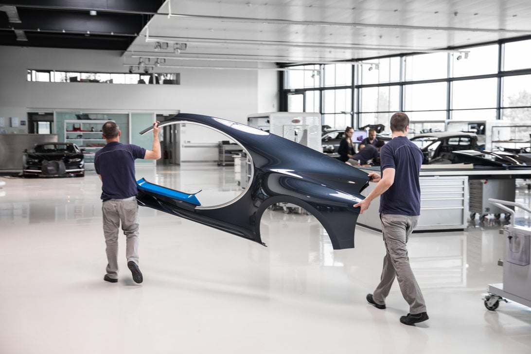 بوگاتی شیرون چگونه تولید می شود؛ ترکیب هنر و مهندسی در یک بوگاتی شیرون چگونه تولید می شود؛ ترکیب هنر و مهندسی در یک