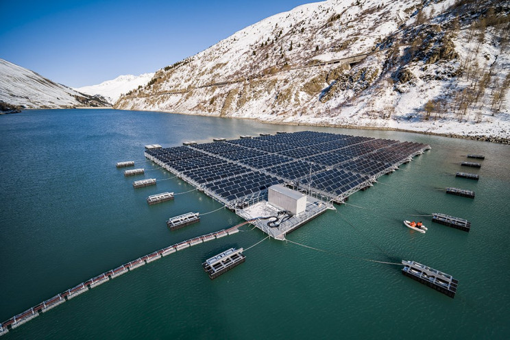 معرفی نخستین مزرعه خورشیدی کوهستانی جهان معرفی نخستین مزرعه خورشیدی کوهستانی جهان