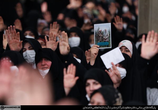 مقام معظم رهبری: راه رفع وسوسه تبلیغاتیِ اثرگذار بر ذهن جوان و نوجوان باتوم نیست، تبیین و روشنگری است مقام معظم رهبری: راه رفع وسوسه تبلیغاتیِ اثرگذار بر ذهن جوان و نوجوان باتوم نیست، تبیین و روشنگری است