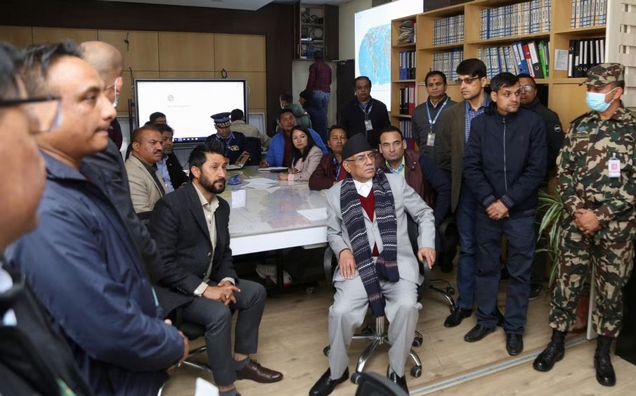 سقوط هواپیمای مسافری در نپال (+عکس) سقوط هواپیمای مسافری در نپال (+عکس)