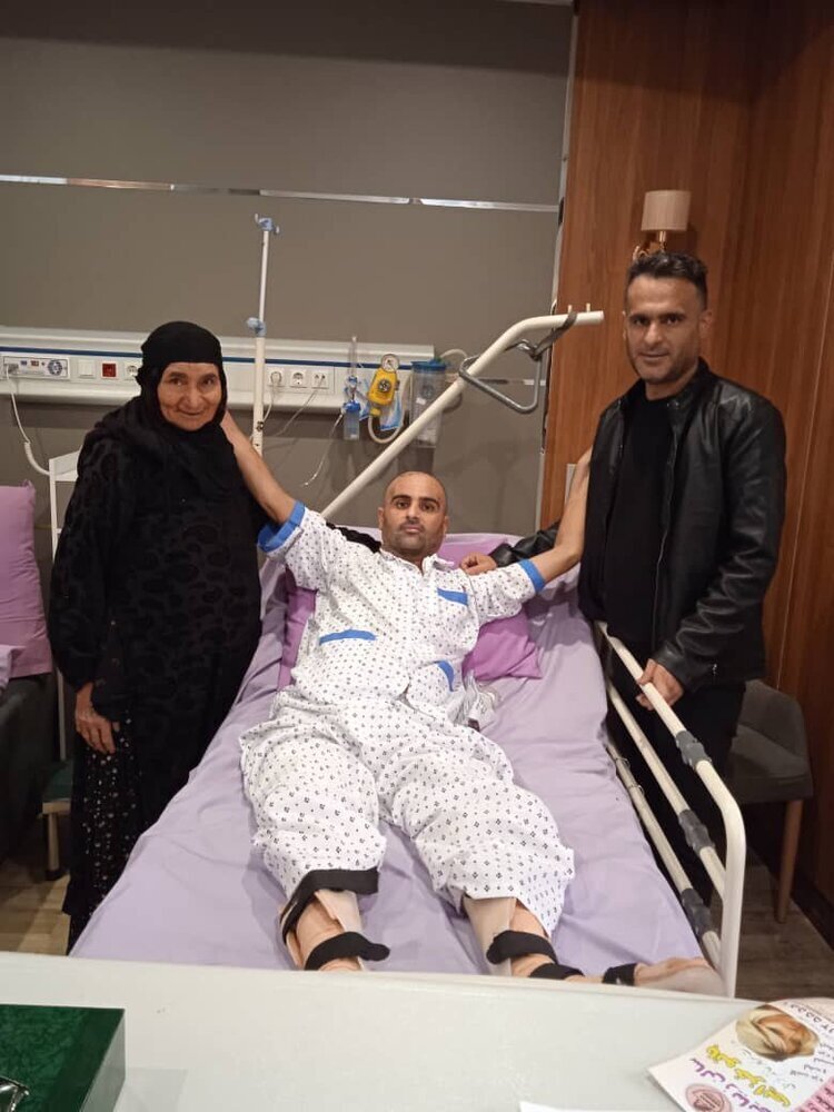 پدر کیان پیرفلک از بیمارستان مرخص شد پدر کیان پیرفلک از بیمارستان مرخص شد