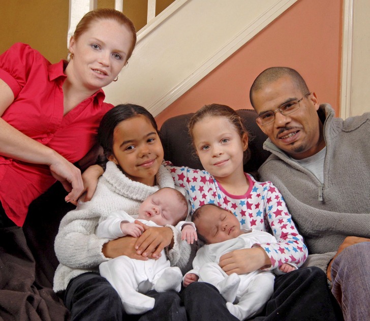 زوجی که دو بار دوقلوهایی نادر به دنیا آوردند (عکس)