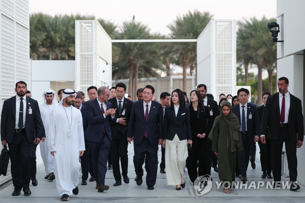سفر رئیس جمهوری کره جنوبی به امارات (+عکس) سفر رئیس جمهوری کره جنوبی به امارات (+عکس)