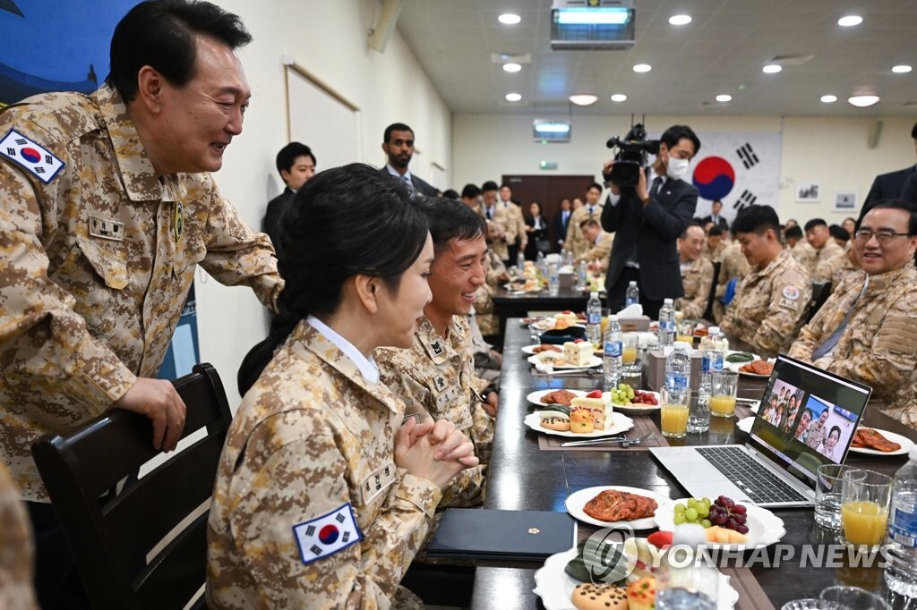سفر رئیس جمهوری کره جنوبی به امارات (+عکس) سفر رئیس جمهوری کره جنوبی به امارات (+عکس)