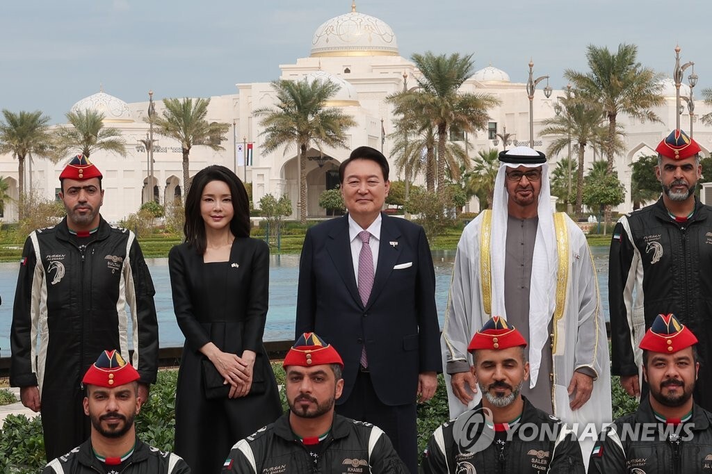 رئیس جمهوری کره جنوبی و همسرش در سفر امارات (عکس) رئیس جمهوری کره جنوبی و همسرش در سفر امارات (عکس)