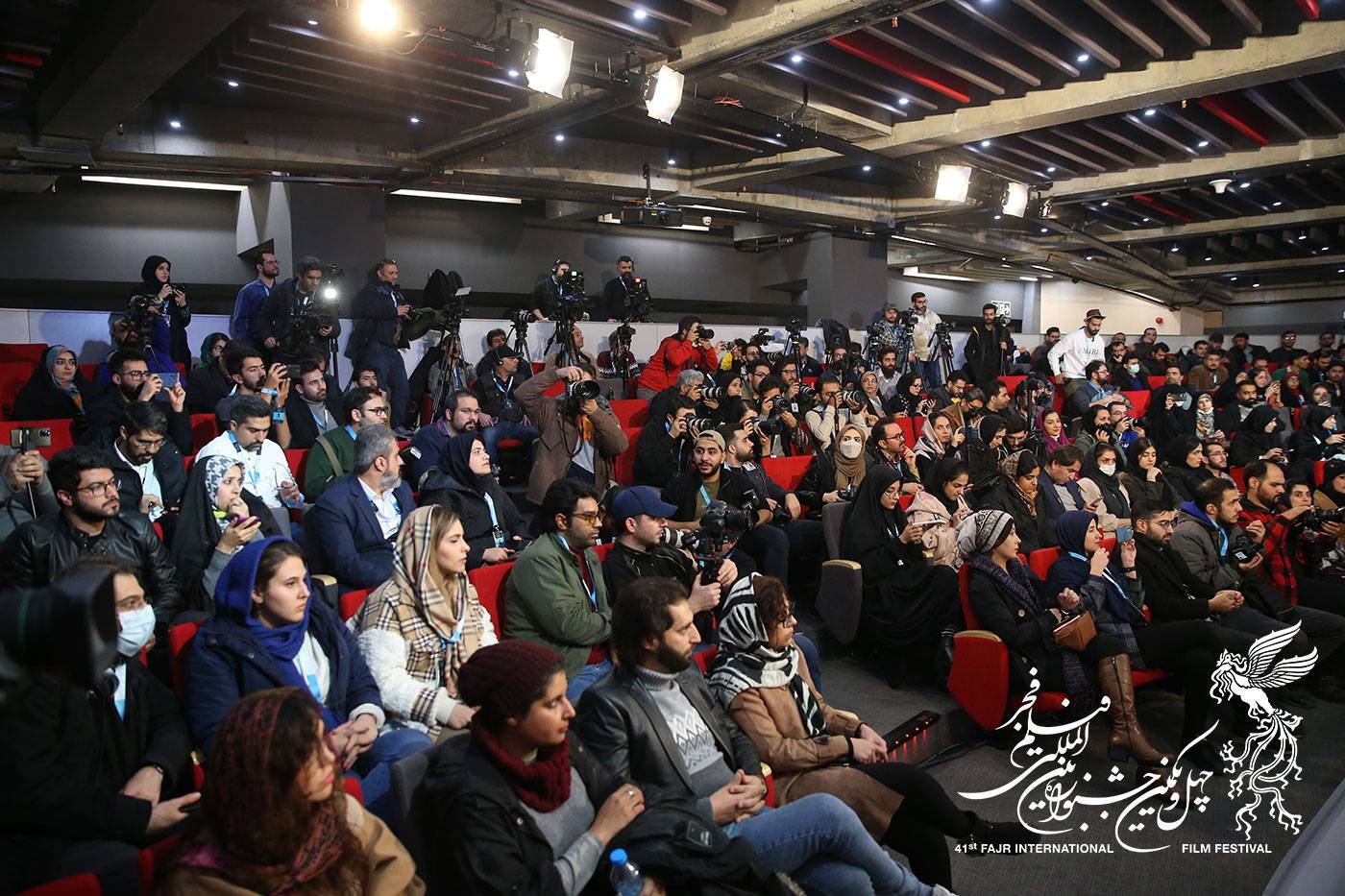 روز اول جشنواره فجر چهل و یکم در سینما رسانه روز اول جشنواره فجر چهل و یکم در سینما رسانه ؛ فیلمها و حاشیهها (+عکس)