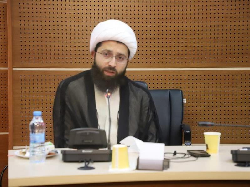 معاون دادستان قم: «لایک کردن مطالب دیگران» و «عضویت در کانالها و گروهها» مسئولیت قانونی دارد معاون دادستان قم: «لایک کردن مطالب دیگران» و «عضویت در کانالها و گروهها» مسئولیت قانونی دارد