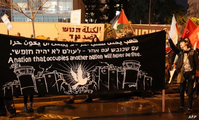 پنجمین هفته تظاهرات بزرگ علیه نتانیاهو در اسراییل (+عکس) پنجمین هفته تظاهرات بزرگ علیه نتانیاهو در اسراییل (+عکس)