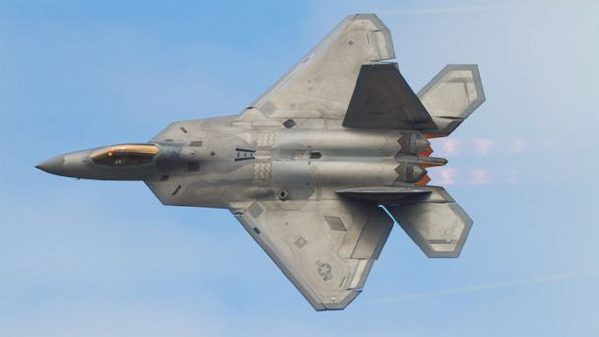 بالن چینی اولین شکار هوایی جنگنده F-22 رپتور  (عکس)